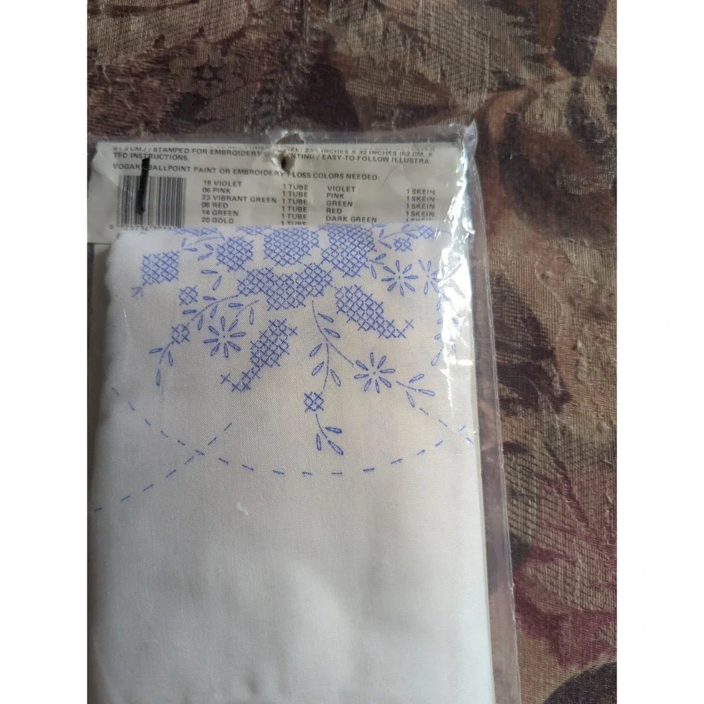 Vtg Vogart Stamped Pillowcase Pair Kit 8701K Embroidery Or Ballpoint Painting